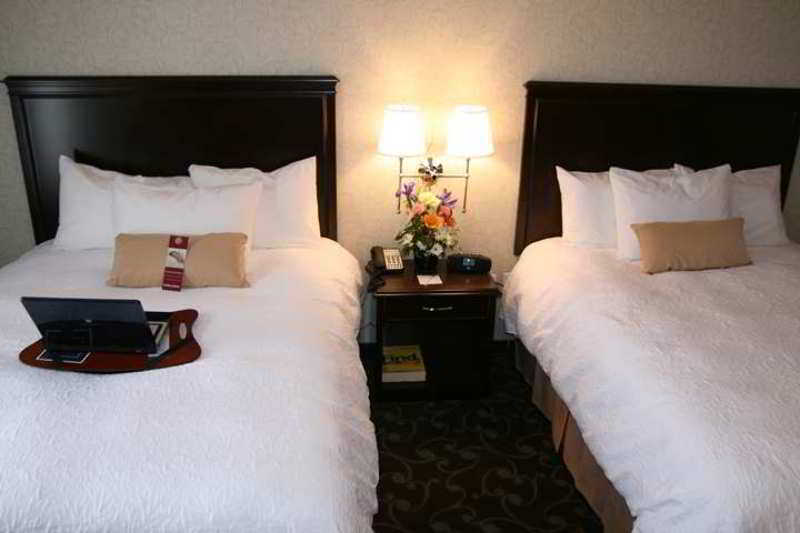 Hampton Inn & Suites By Hilton Barrie Room photo